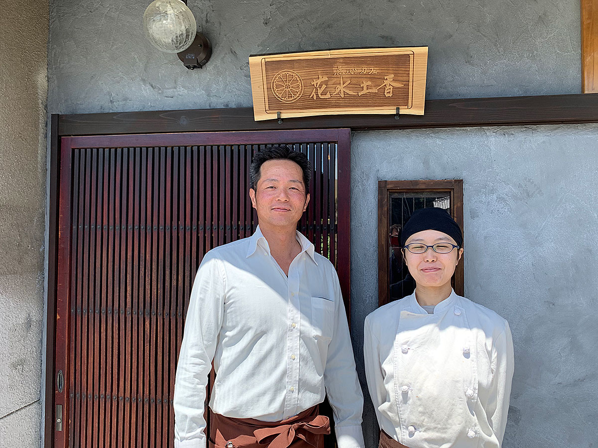 夫婦二人で営業しています