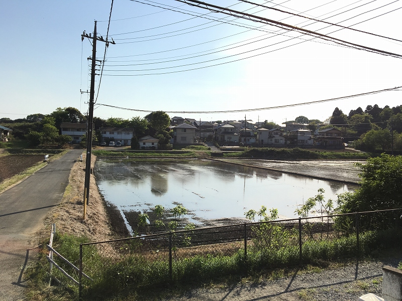 入り口にはシンボルマークの大きな煙突が！