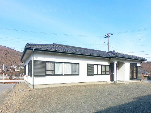 庭がすべて駐車場の民泊をするにはうってつけの平屋