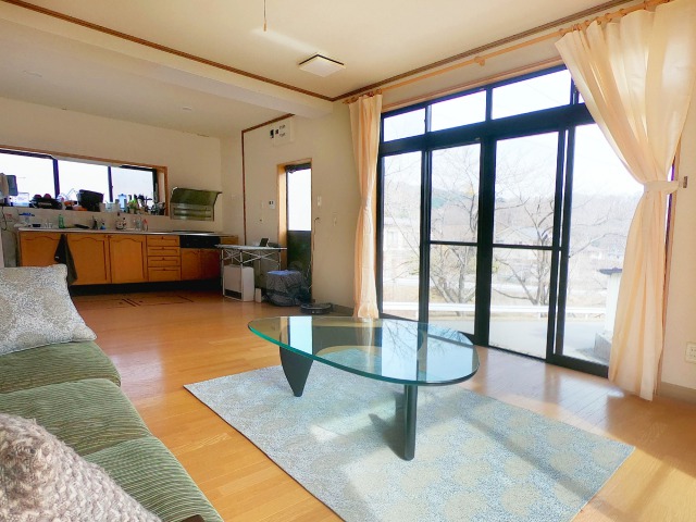 吊戸棚を取って、広々と使えるように